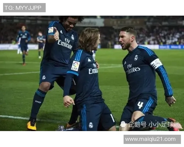 深圳篮球队节奏变革引热议欧冠足球新趋势探讨与对比分析 深圳篮球队节奏变革引热议欧冠足球新趋势探讨与对比分析